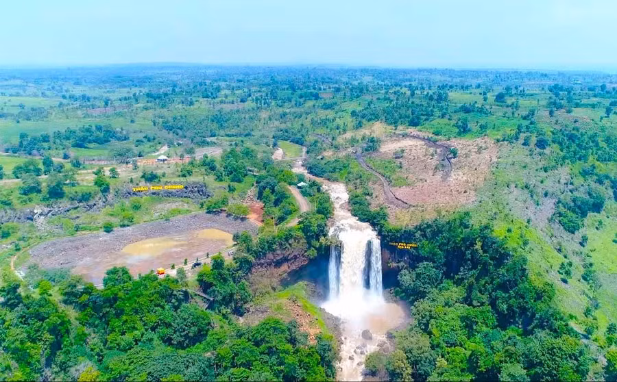 Thác Phú Cường nhì từ trên cao. Ảnh: Trần Dung