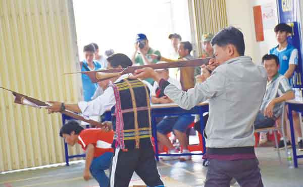 Nguyễn Cao Triều thi đấu tại Đại hội Thể dục-Thể thao toàn tỉnh năm 2018. Ảnh: Văn Ngọc