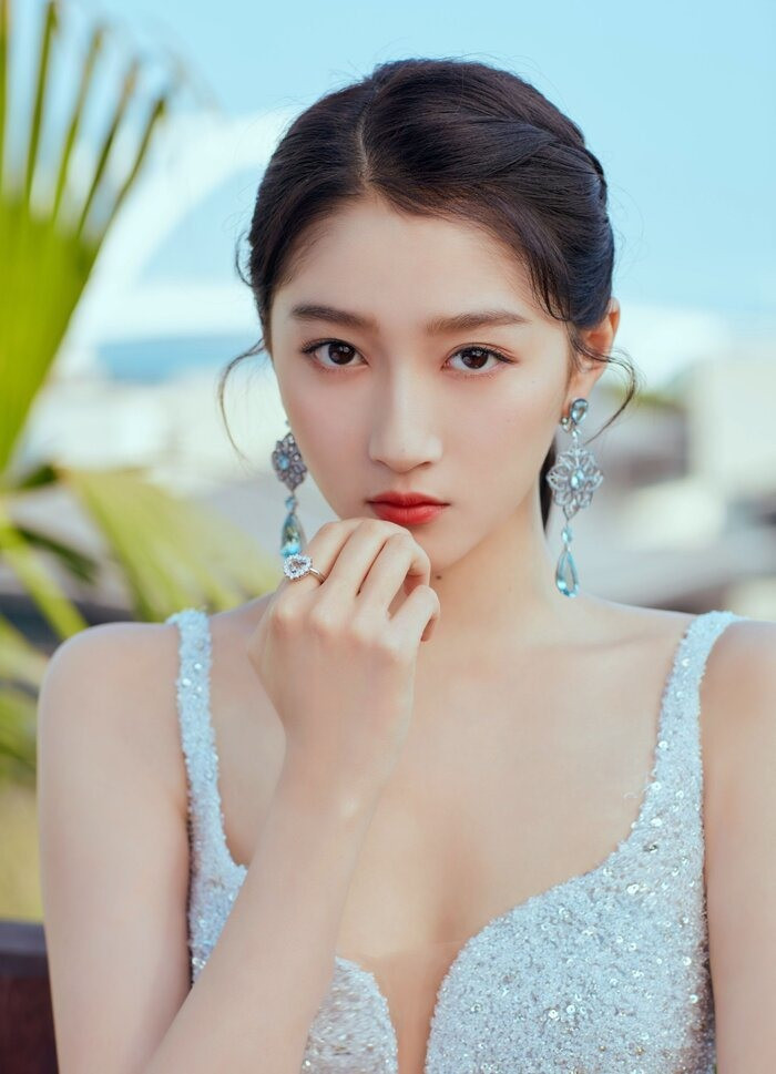 Sở hữu nhan sắc xinh đẹp không kém Lý Thấm, Quan Hiểu Đồng cũng được xem là một trong những mỹ nhân thế hệ mới của Hoa ngữ. Ảnh: Xinhua.