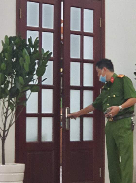 Bộ Công an khám xét phòng làm việc của giám đốc Bệnh viện Mắt TP HCM Bộ Công an khám xét phòng làm việc của giám đốc Bệnh viện Mắt TP HCM