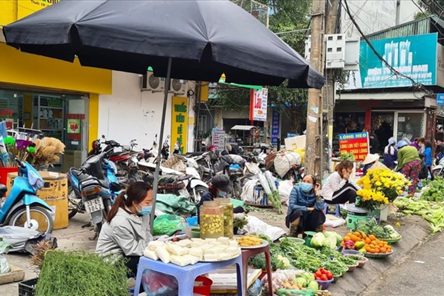 Ngày mùng 7 Tết (18.2), giá thực phẩm, rau xanh, đặc biệt là mặt hàng thịt gia súc, gia cầm đã "hạ nhiệt". Ảnh: Vũ Long Ngày mùng 7 Tết (18.2), giá thực phẩm, rau xanh, đặc biệt là mặt hàng thịt gia súc, gia cầm đã