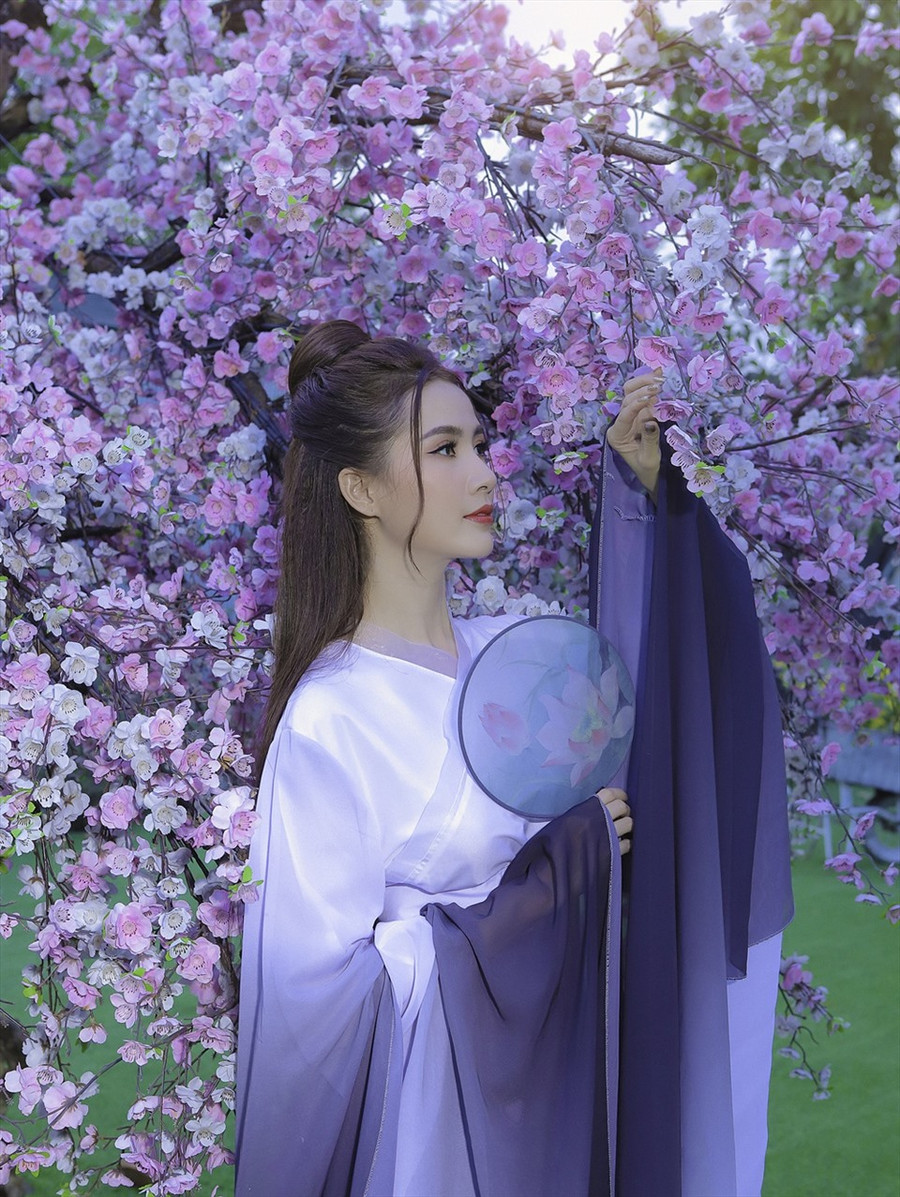 Phan Thị Mơ cho biết sự nghiệp cũng như công việc kể từ sau khi đăng quang cũng có nhiều bước tiến đáng kể. Dù năm 2020 là năm dịch bệnh COVID-19 với nhiều khó khăn nhưng cô vẫn không bị ảnh hưởng quá nhiều. Chân dài xinh đẹp vẫn nhận được nhiều lời mời ở nhiều lĩnh vực và sự kiện khác nhau.