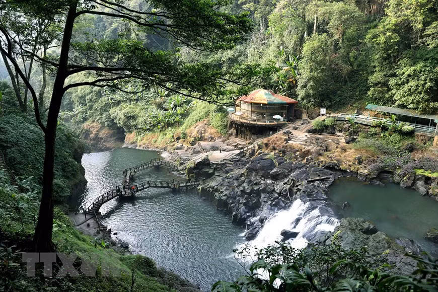 Các công trình phục vụ du lịch tại đây đều được xây dựng để gần gũi với thiên nhiên.