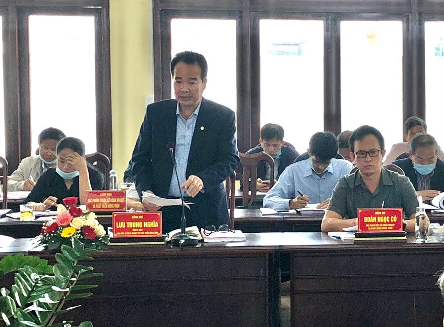  Ông Lưu Trung Nghĩa-Giám đốc Sở Nông nghiệp và PTNT báo cáo với Trường trực Tỉnh ủy về những kết quả của ngành nông nghiệp trong năm 2020. Ảnh: Lê Nam