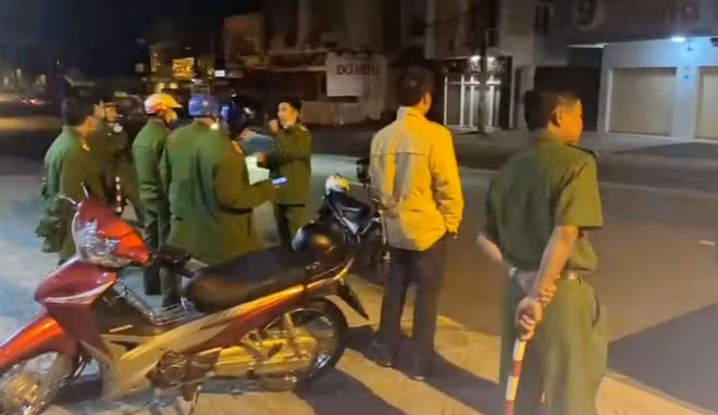 Lực lượng công an TP.Bảo Lộc lập chốt xử lý vi phạm giao thông trên địa bàn thành phố