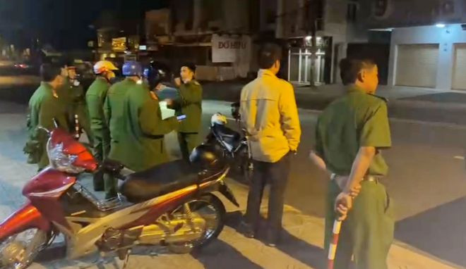 Lực lượng công an TP.Bảo Lộc lập chốt xử lý vi phạm giao thông trên địa bàn thành phố