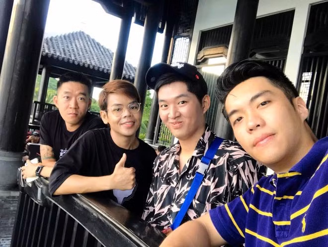 Hoàng Nguyễn (bìa phải) cùng các nhà sáng tạo nội dung- Ảnh: NVCC