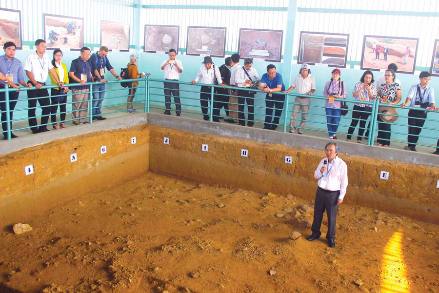 Mỗi năm, Di tích thời đại Đá cũ Rộc Tưng-Gò Đá đón hàng ngàn lượt khách, nhà khoa học đến tham quan, nghiên cứu. . Ảnh: Ngọc Minh