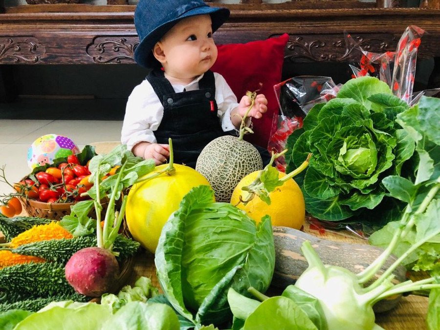 Mọi người nói chị là trời hành nhưng trồng cây là niềm vui của chị, hơn nữa gia đình của chị cũng có được thực phẩm sạch ăn mỗi ngày. Vì con mà chị Thương có thể làm được tất cả