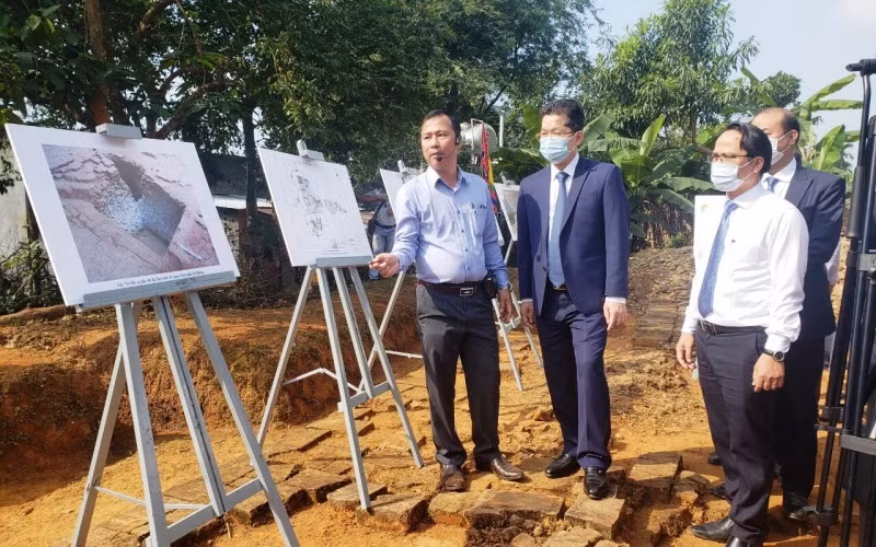  Lãnh đạo TP Đà Nẵng tham quan Di chỉ khảo cổ Chăm Phong Lệ sáng 23-2.