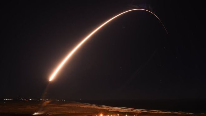 Tên lửa đạn đạo liên lục địa Minuteman III được phóng từ Căn cứ Không quân Vandenberg, bang California lúc 23 giờ 49 tối ngày 23.2.2021 (giờ địa phương) - Ảnh: Không quân Mỹ Tên lửa đạn đạo liên lục địa Minuteman III được phóng từ Căn cứ Không quân Vandenberg, bang California lúc 23 giờ 49 tối ngày 23.2.2021 (giờ địa phương) - Ảnh: Không quân Mỹ