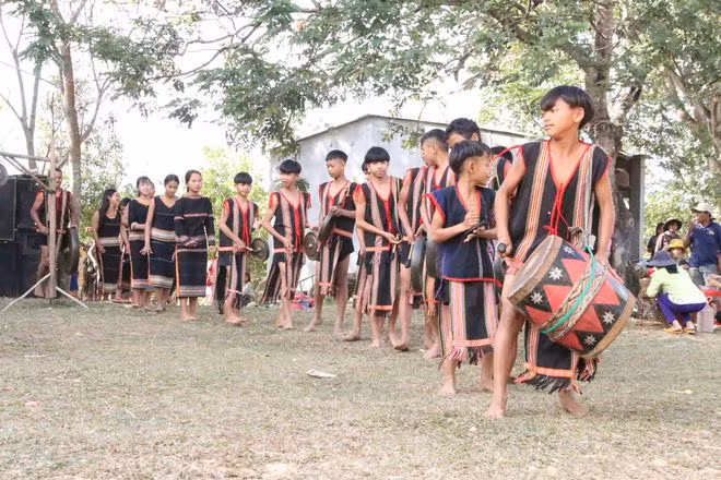 Biểu diễn cồng chiêng - nét văn hóa truyền thống của đại ngàn ẢNH: ĐỨC NHẬT