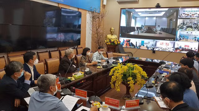  Các chuyên gia hội chẩn tại điểm cầu Bộ Y tế