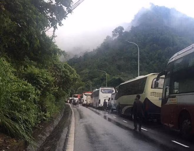Đèo Bảo Lộc thường xuyên kẹt xe ANH: C.T.V