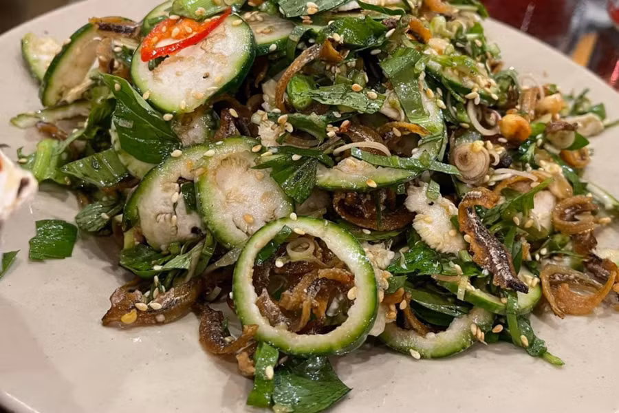 Món gỏi cà đắng cá khô gây 