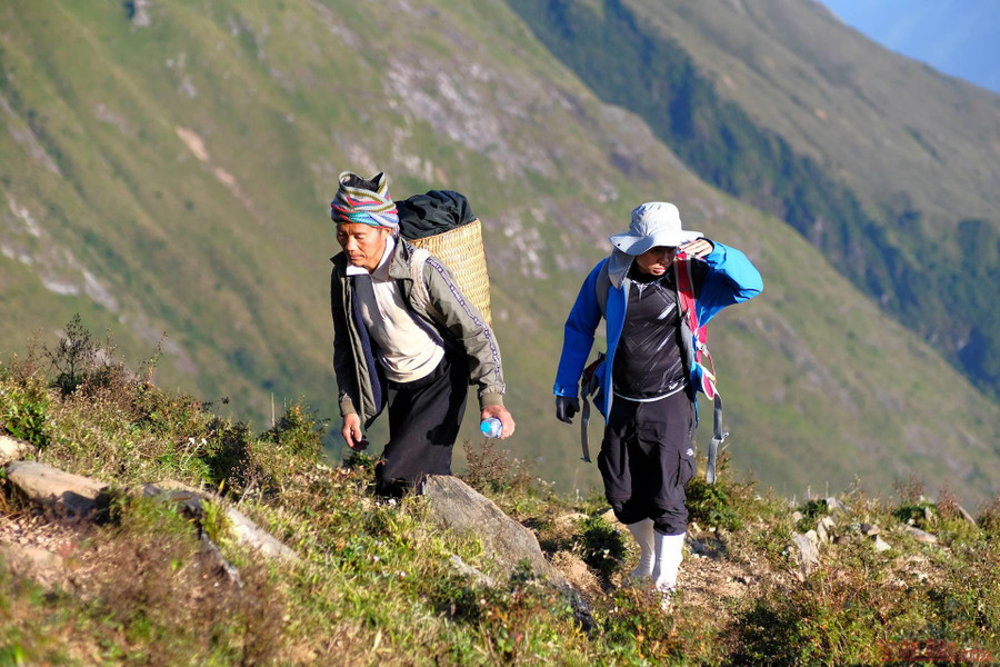 Sẽ thật thiếu sót nếu không nhắc tới những người anh em porter hiền lành, cần mẫn, không ngại khó ngại khổ, luôn luôn trách nhiệm và nhiệt tình, đã giúp đỡ chúng tôi hoàn thành chuyến đi này một cách trọn vẹn nhất.