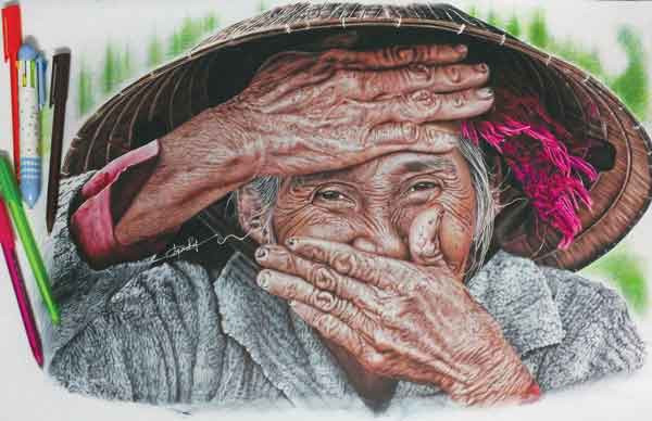 Bức ảnh nổi tiếng “Cụ bà đẹp nhất Việt Nam” được Trương Duy Phương vẽ lại bằng bút bi màu (ảnh nhân vật cung cấp).