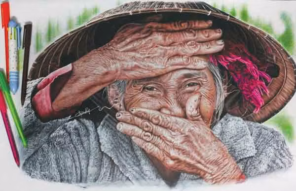 Bức ảnh nổi tiếng “Cụ bà đẹp nhất Việt Nam” được Trương Duy Phương vẽ lại bằng bút bi màu (ảnh nhân vật cung cấp).