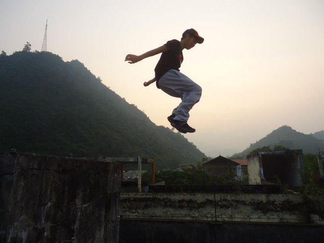 Những thử thách mạo hiểm của Parkour đã hấp dẫn cậu học sinh lớp 7 ở Hà Giang - Ảnh: NVCC Những thử thách mạo hiểm của Parkour đã hấp dẫn cậu học sinh lớp 7 ở Hà Giang - Ảnh: NVCC