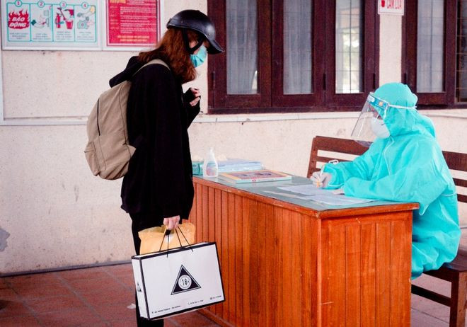 Khai báo y tế trước khi về địa phương.