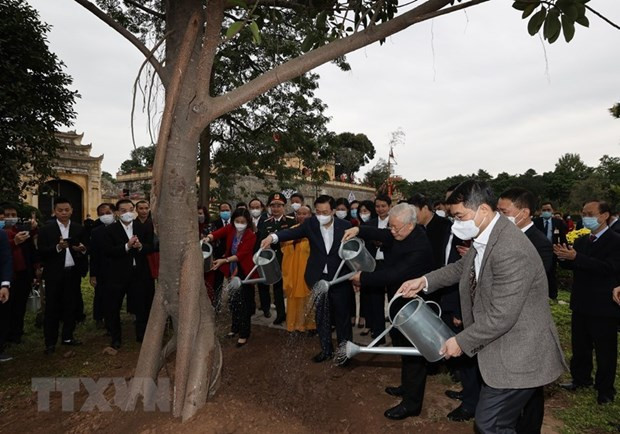Tổng Bí thư, Chủ tịch nước Nguyễn Phú Trọng trồng cây lưu niệm tại Khu Di tích Hoàng thành Thăng Long, thành phố Hà Nội. (Ảnh : Trí Dũng/TTXVN) Tổng Bí thư, Chủ tịch nước Nguyễn Phú Trọng trồng cây lưu niệm tại Khu Di tích Hoàng thành Thăng Long, thành phố Hà Nội. (Ảnh : Trí Dũng/TTXVN)