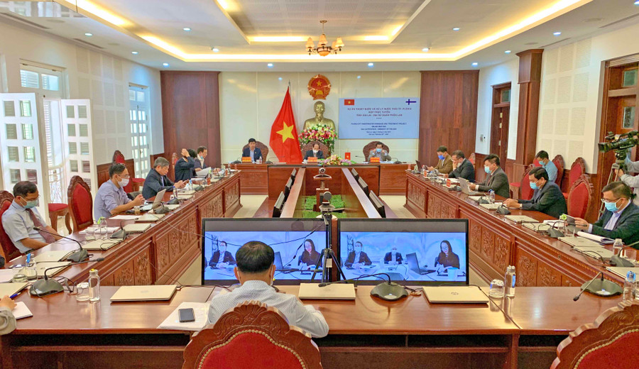 Lãnh đạo UBND tỉnh họp trực tuyến với Đại sứ Phần Lan về Dự án thoát nước và xử lý nước thải TP. Pleiku. Ảnh: Hà Duy Lãnh đạo UBND tỉnh họp trực tuyến với Đại sứ Phần Lan về Dự án Thoát nước và xử lý nước thải TP. Pleiku