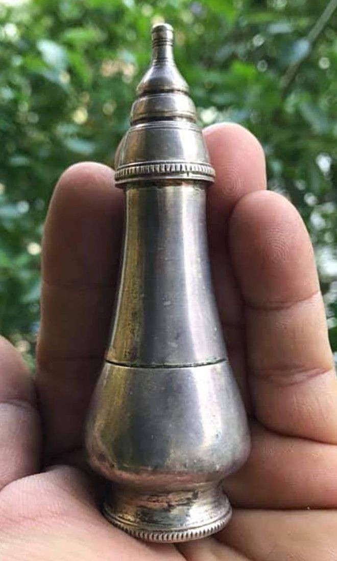 Chiếc bình vôi bằng bạc của Khmer, thuộc sưu tập tư nhân.