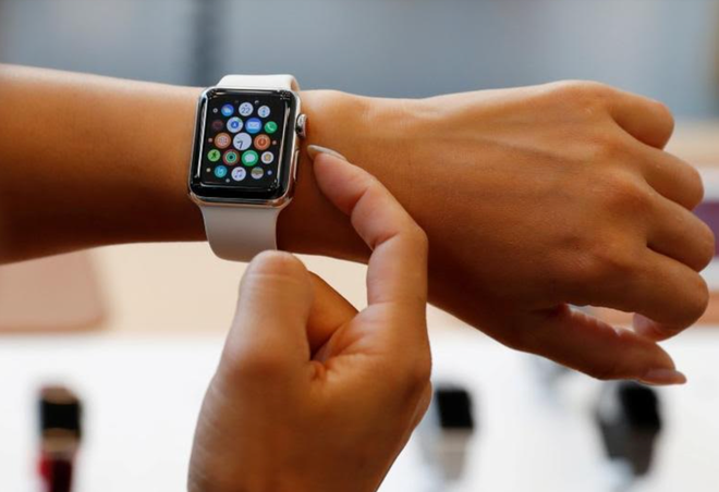 Sau 6 năm ra mắt, Apple Watch đã trở thành sản phẩm bán chạy thứ tư của Apple với hơn 100 triệu người dùng. ẢNH: REUTERS