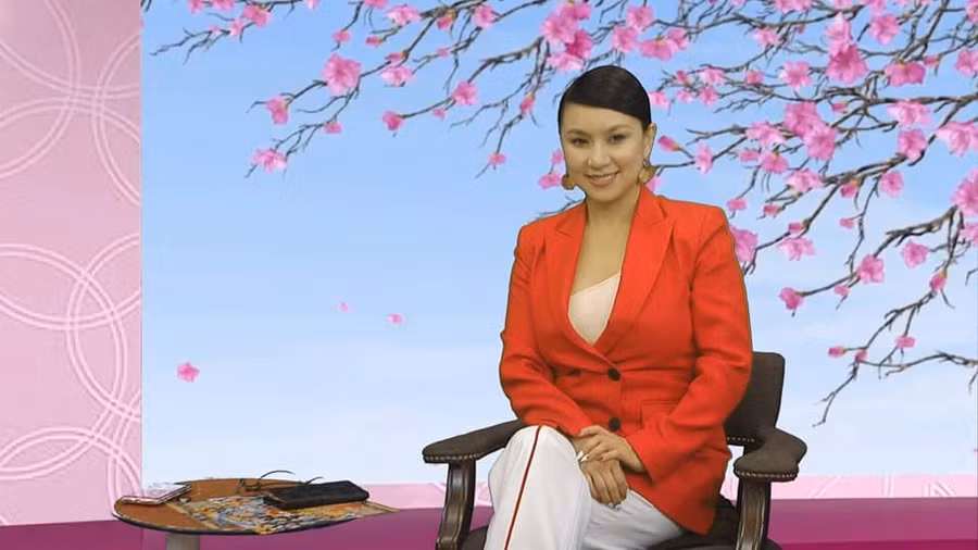 Hiện tại, ở tuổi U50, Y Phụng sở hữu làn da ngăm đen, gương mặt đầy đặn hơn xưa, cô cũng để lộ thân hình phát tướng thấy rõ sau thời gian hạn chế hoạt động nghệ thuật. Ảnh: NSCC.