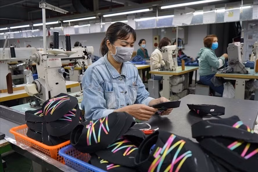  Công nhân lao động TP.Hải Phòng trở lại làm việc sau kỳ nghỉ Tết. Ảnh Mai Dung