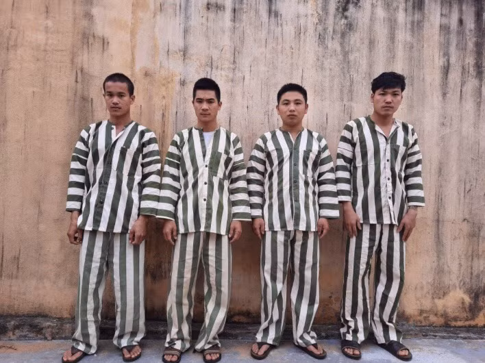  Các đối tượng Sáu, Đức, Quyết, Pháp (từ trái qua) tại cơ quan Công an. Ảnh: Văn Ngọc 