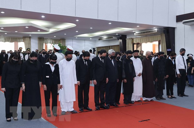 Đoàn đại biểu Ủy ban Trung ương Mặt trận Tổ quốc Việt Nam do Ủy viên Bộ Chính trị, Chủ tịch Ủy ban Trung ương Mặt trận Tổ quốc Việt Nam Trần Thanh Mẫn dẫn đầu viếng nguyên Phó Thủ tướng Trương Vĩnh Trọng. (Ảnh: Thống Nhất/TTXVN) Đoàn đại biểu Ủy ban Trung ương Mặt trận Tổ quốc Việt Nam do Ủy viên Bộ Chính trị, Chủ tịch Ủy ban Trung ương Mặt trận Tổ quốc Việt Nam Trần Thanh Mẫn dẫn đầu viếng nguyên Phó Thủ tướng Trương Vĩnh Trọng. (Ảnh: Thống Nhất/TTXVN)