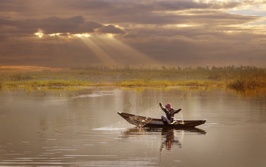 Gần hồ Ngô Sơn là hồ Chư Jôr (huyện Chư Păh) với khung cảnh rất thanh bình lúc hoàng hôn. Ảnh: Hồ Anh Tiến. Khung cảnh thanh bình ở hồ Chư Jôr (huyện Chư Păh) lúc hoàng hôn. Ảnh: Hồ Anh Tiến.