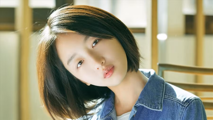  Nữ diễn viên sinh năm 1992, Châu Đông Vũ tuy không có nhan sắc nổi bật như Lý Thấm, Quan Hiểu Đồng nhưng lại thu hút bởi vẻ đẹp lạ, gương mặt nhỏ nhắn. Ảnh: Xinhua.