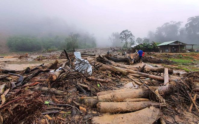 Hiện trường vụ sạt lở tại thôn 6 (xã Phước Lộc, H.Phước Sơn, tỉnh Quảng Nam) khiến 4 người vẫn còn mất tích ẢNH: MẠNH CƯỜNG