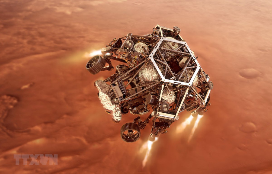 Hình ảnh mô phỏng tàu thăm dò Perseverance tiến gần tới bề mặt sao Hỏa. Ảnh do NASA cung cấp. (Nguồn: THX/TTXVN)