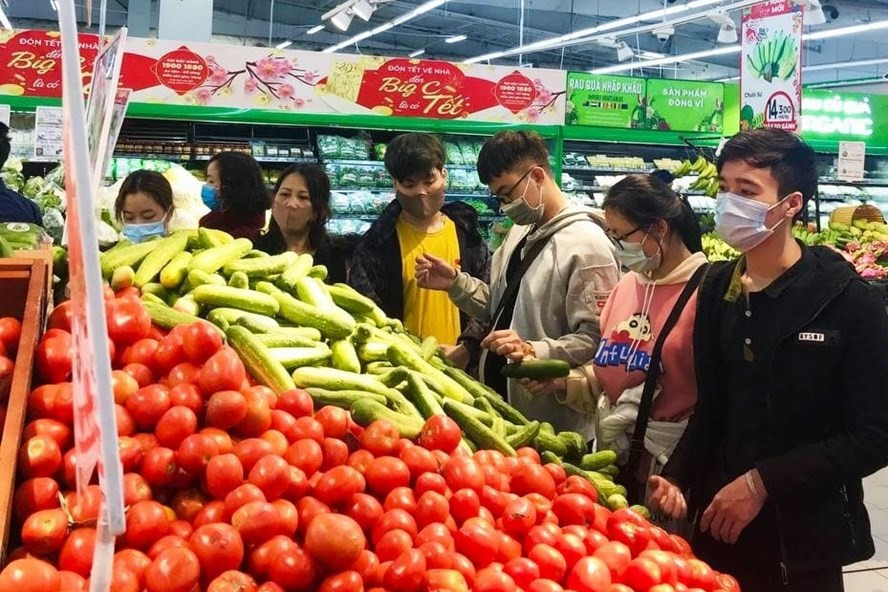 Nhiều chương trình kích cầu tiêu dùng được các doanh nghiệp và siêu thị áp dụng để thu hút sức mua. Ảnh: Thanh Tân Nhiều chương trình kích cầu tiêu dùng được các doanh nghiệp và siêu thị áp dụng để thu hút sức mua. Ảnh: Thanh Tân