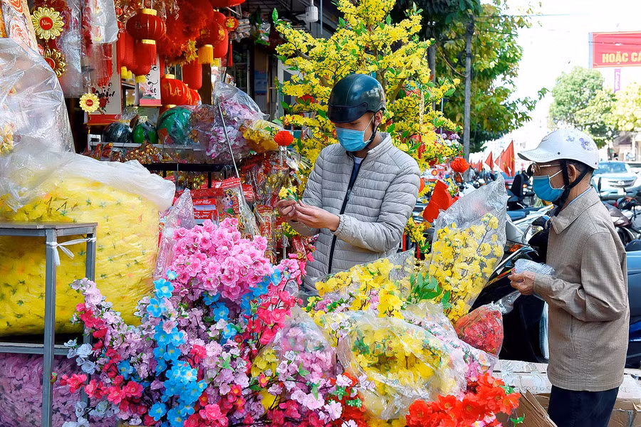 6.Cửa hàng Hoàng Dung trên đường Trần Phú, TP.Pleiku được trang trí lộng lẫy bắt mắt để thu hút khách.