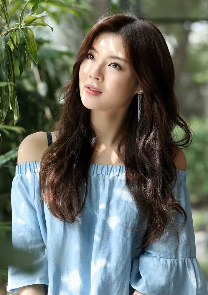 Lee Sun Bin sinh năm 1994. Cô khởi nghiệp là người mẫu, ca sĩ nhóm nữ JQT do GP Entertainment quản lý. Tuy nhiên, năm 2012 nhóm tan rã sau khi thành viên Minsun bất ngờ rời nhóm. Ảnh: Instagram.