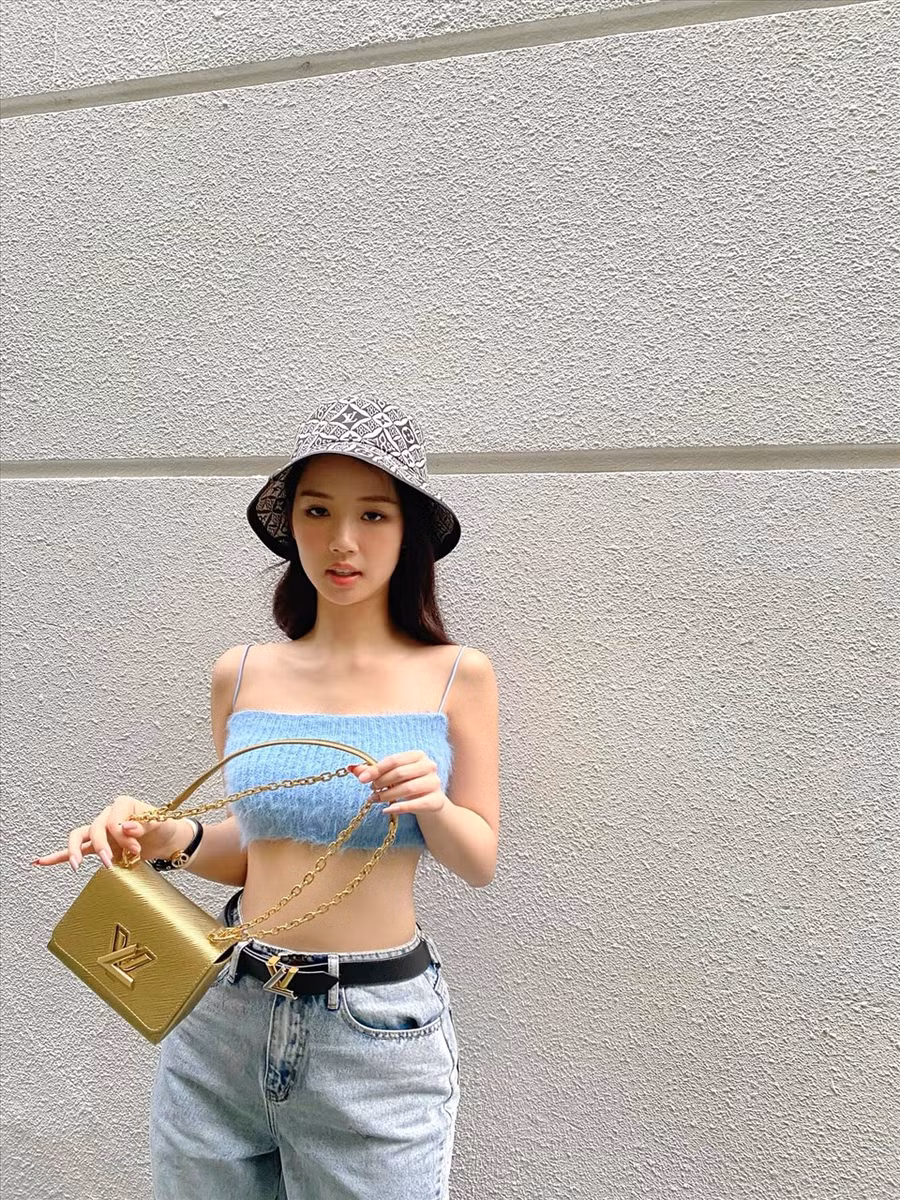 Mỹ nhân sinh năm 2000 cũng được nhận xét là thon gọn hơn so với thời điểm mới ra mắt. Ảnh: FB NV.