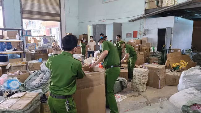 2.379 sản phẩm đồ gia dụng không có hóa đơn, chứng từ vừa bị phát hiện tại Đà Nẵng.