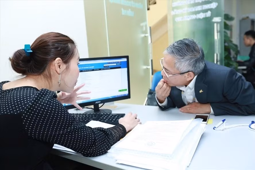 Việc miễn giảm các loại thuế, phí có thể tạo nguồn lực tài chính để doanh nghiệp, cá nhân duy trì và khôi phục hoạt động sản xuất kinh doanh. (Ảnh chụp trước khi dịch COVID-19 bùng phát trở lại). Ảnh: Hải Nguyễn