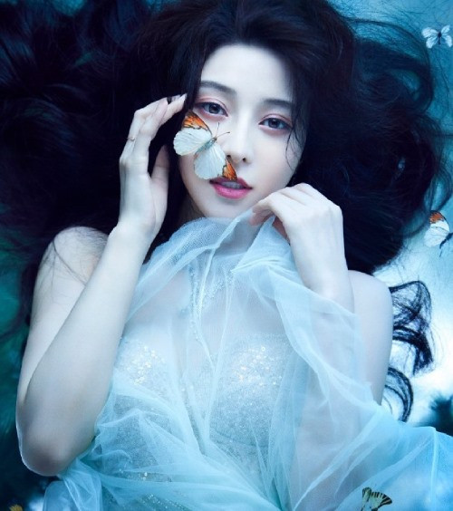 Theo tiết lộ từ phía nữ diễn viên, bộ ảnh mang thông điệp mạnh mẽ, độc lập. Điều này nhằm ngụ ý muốn nói cô đã sẵn sàng trở lại với các dự án nghệ thuật mới. Ảnh: Xinhua.