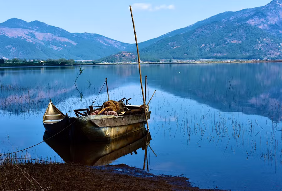 Hồ Ngô Sơn (huyện Chư Păh) với mặt nước xanh biếc. Ảnh: Hồ Anh Tiến