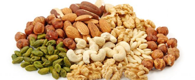 Tốt nhất là thay thế trứng bằng các loại hạt và các nguồn protein từ thực vật, như đậu hũ, nấm. Ảnh: SHUTTERSTOCK