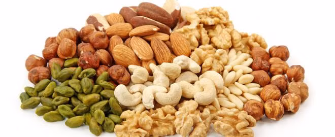 Tốt nhất là thay thế trứng bằng các loại hạt và các nguồn protein từ thực vật, như đậu hũ, nấm. Ảnh: SHUTTERSTOCK