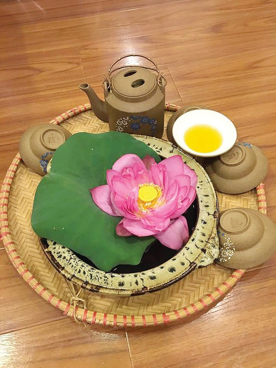 Trà sen tươi chỉ sau một đêm ủ hương Trà sen tươi chỉ sau một đêm ủ hương