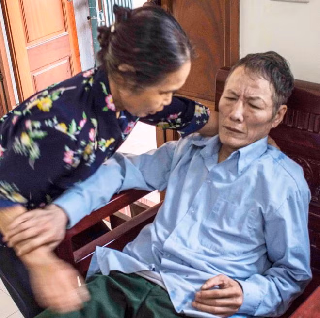 Ông Phổ thường lên cơn co giật vào ngày 17.2, do vết thương cũ tái phát cộng với hồi ức cũ - Ảnh: Văn Chương Ông Phổ thường lên cơn co giật vào ngày 17.2, do vết thương cũ tái phát cộng với hồi ức cũ - Ảnh: Văn Chương