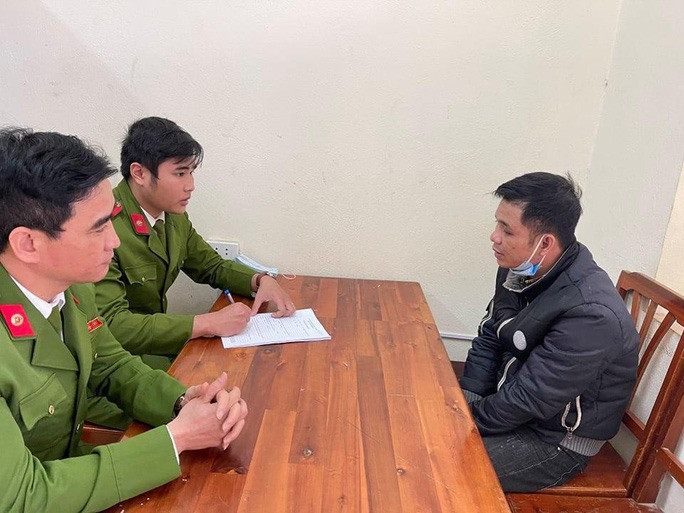  Nguyễn Bá Long tại cơ quan công an. Ảnh: CATH