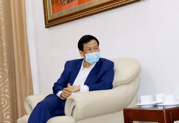 Bộ trưởng Bộ Văn hóa, Thể thao và Du lịch Nguyễn Ngọc Thiện đã tới thăm và chúc Tết Liên đoàn bóng đá Việt Nam và huấn luyện viên Park Hang-seo. (Ảnh: VFF)